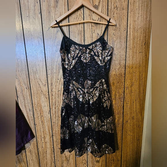 DRESS THE POPULATION Nikki Geometric Sequin Cocktail Dress - Small - Picture 5 of 7